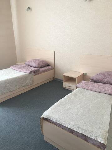 Фото номера Трехместный номер с 3 отдельными кроватями Отель Demidov г. Барнаул 2