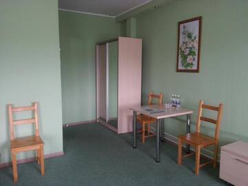 Фото номера Трехместный номер Гостиница Alexander House Sport г. Барнаул 5