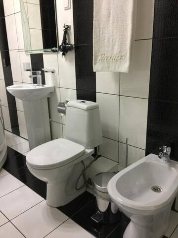 Фото номера Люкс с балконом и кроватью размера «king-size» Гостиница Престиж г. Барнаул 12